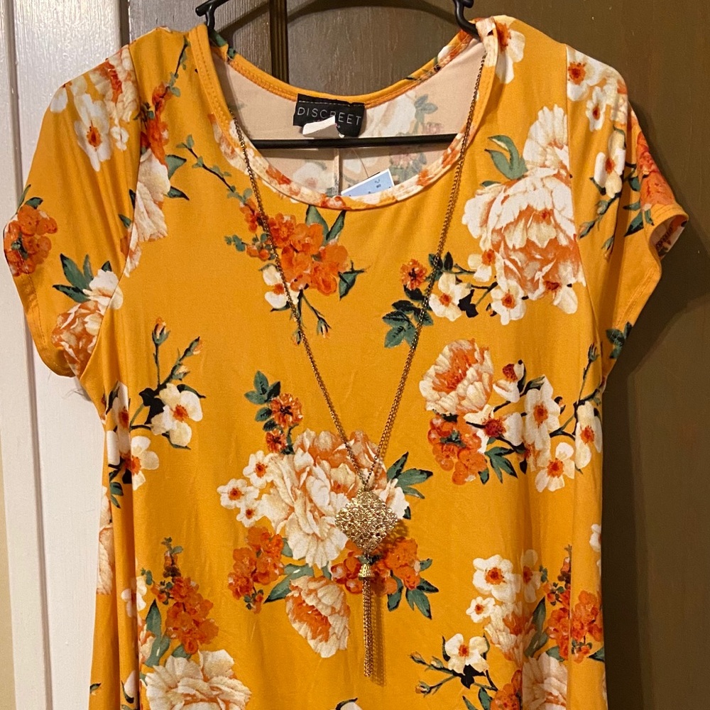 Discreet summer dress